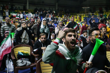 تماشای فوتبال ایران و امریکا در ورزشگاه شیرودی