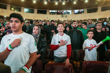 تماشایی دیدار ایران و آمریکا در برج میلاد