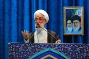 خطیب نمازجمعه تهران: عاملان قرآن‌سوزی در حقیقت خودسوزی می‌کنند