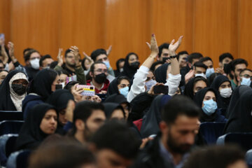 Le porte-parole du gouvernement de la République islamique d’Iran (RII), Ali Bahadori Jahromi, a répondu aux questions des étudiants ce mardi soir (6 décembre 2022) à la veille de la Journée nationale des Etudiants (16 Azar) en se déplaçant à l'Université des Sciences et Technologies de Téhéran. (Photo : Marziyeh Moussavi)