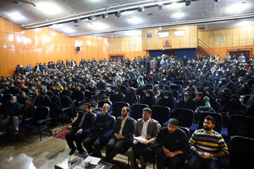 Le porte-parole du gouvernement de la République islamique d’Iran (RII), Ali Bahadori Jahromi, a répondu aux questions des étudiants ce mardi soir (6 décembre 2022) à la veille de la Journée nationale des Etudiants (16 Azar) en se déplaçant à l'Université des Sciences et Technologies de Téhéran. (Photo : Marziyeh Moussavi)