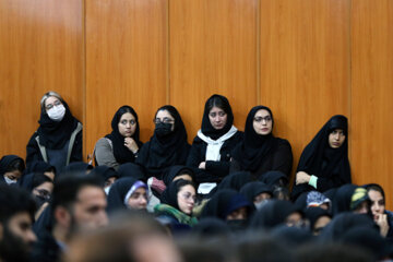 Le porte-parole du gouvernement de la République islamique d’Iran (RII), Ali Bahadori Jahromi, a répondu aux questions des étudiants ce mardi soir (6 décembre 2022) à la veille de la Journée nationale des Etudiants (16 Azar) en se déplaçant à l'Université des Sciences et Technologies de Téhéran. (Photo : Marziyeh Moussavi)