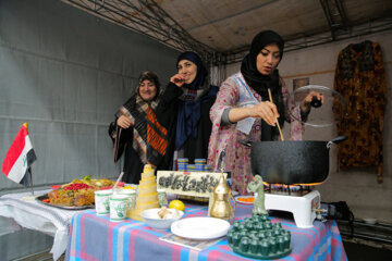 
Festival de la cuisine estudiantine à Téhéran en présence d'#étudiants iraniens et étrangers de l'Université des Sciences médicales, le mardi 6 décembre 2022. (Photo : Hossein Shirvani)
