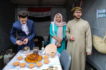 
Festival de la cuisine estudiantine à Téhéran en présence d'#étudiants iraniens et étrangers de l'Université des Sciences médicales, le mardi 6 décembre 2022. (Photo : Hossein Shirvani)
