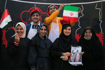 
Festival de la cuisine estudiantine à Téhéran en présence d'#étudiants iraniens et étrangers de l'Université des Sciences médicales, le mardi 6 décembre 2022. (Photo : Hossein Shirvani)
