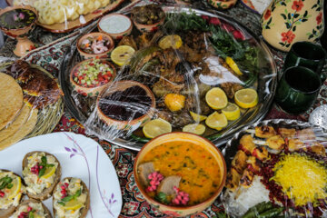 
Festival de la cuisine estudiantine à Téhéran en présence d'#étudiants iraniens et étrangers de l'Université des Sciences médicales, le mardi 6 décembre 2022. (Photo : Hossein Shirvani)
