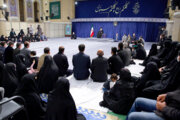 Familien von Märtyrern des Terroranschlags auf den Schrein von Shahcheraq treffen sich mit Ayatollah Khamenei