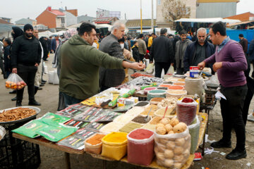 L’ambiance de la fête de Yalda dans les marchés de Rasht 