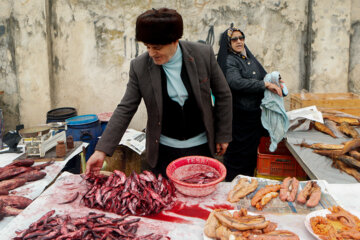 L’ambiance de la fête de Yalda dans les marchés de Rasht 