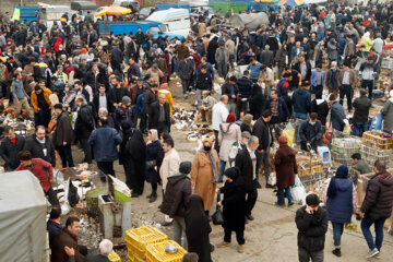 Compras para la noche de Yalda en Rasht
