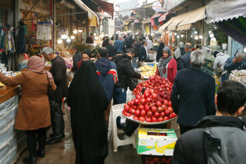 Compras para la noche de Yalda en Rasht
