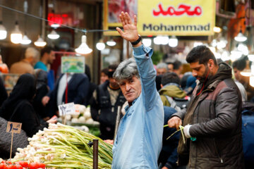 L’ambiance de la fête de Yalda dans les marchés de Rasht 