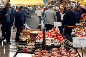 Compras para la noche de Yalda en Rasht
