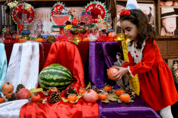 Los estudiantes extranjeros celebran la noche de Yalda