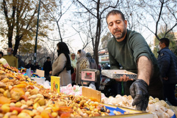 El pueblo de Teherán se prepara para festejar la noche de Yalda
