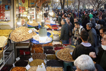 El pueblo de Teherán se prepara para festejar la noche de Yalda
