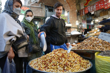 El pueblo de Teherán se prepara para festejar la noche de Yalda
