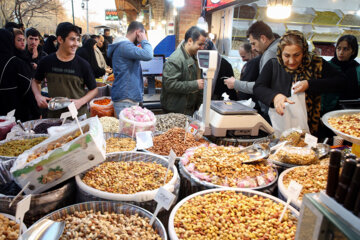 El pueblo de Teherán se prepara para festejar la noche de Yalda
