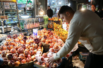 El pueblo de Teherán se prepara para festejar la noche de Yalda
