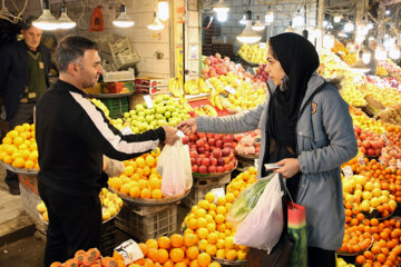 El pueblo de Teherán se prepara para festejar la noche de Yalda
