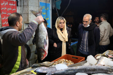 El pueblo de Teherán se prepara para festejar la noche de Yalda
