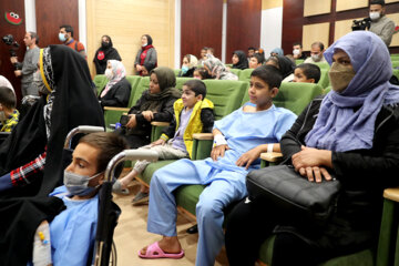 Iran : célébration de la Nuit de Yalda 2022 pour des enfants malades dans un hôpital à Mashhad au nord-est
