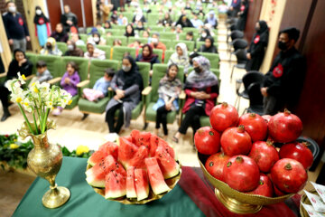 Celebración de Yalda en un hospital de niños en Mashhad