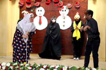 Celebración de Yalda en un hospital de niños en Mashhad