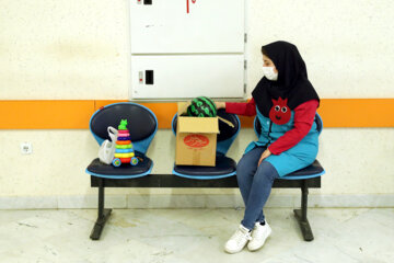 Celebración de Yalda en un hospital de niños en Mashhad