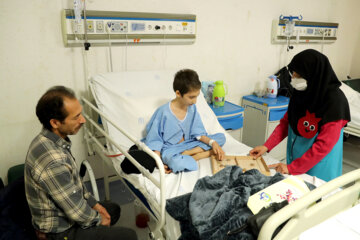 جشCelebración de Yalda en un hospital de niños en Mashhad