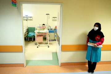 Celebración de Yalda en un hospital de niños en Mashhad