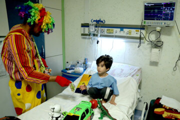 Celebración de Yalda en un hospital de niños en Mashhad