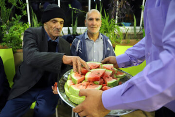 شب یلدا در خانه سالمندان کلبه مهربانی زنجان