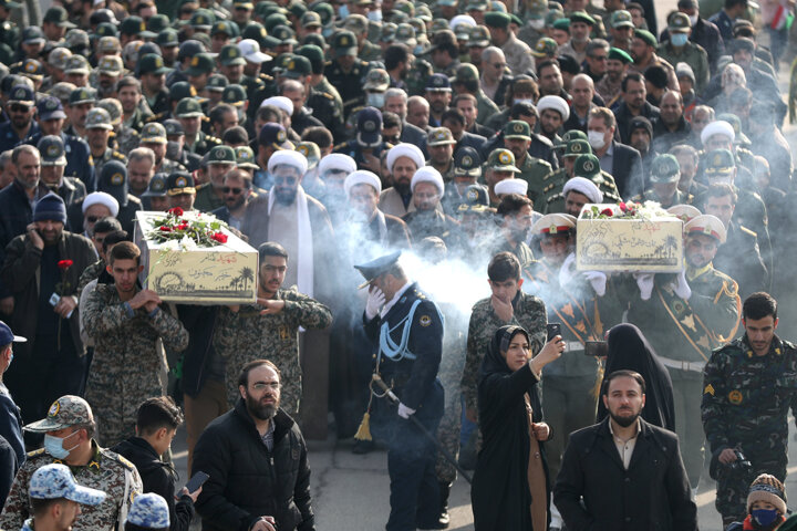 استقبال با شکوه همدانی ها از پیکر مطهر ۶ شهید گمنام 