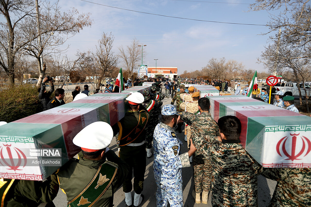 استقبال با شکوه همدانی ها از پیکر مطهر ۶ شهید گمنام 