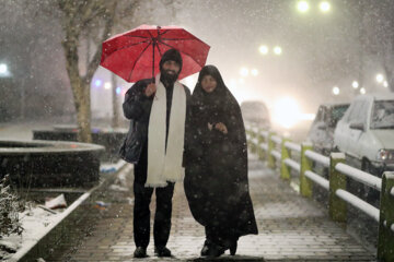 Iran/Hamadān : la neige a blanchi la ville