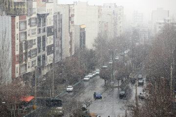 Iran/Hamadān : la neige a blanchi la ville