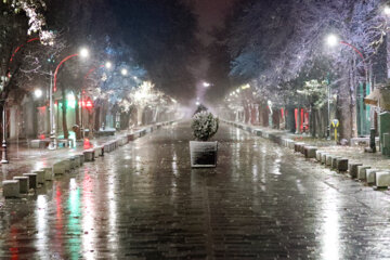 Iran/Hamadān : la neige a blanchi la ville