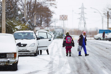 Llega la primera nieve invernal a Zanyan
