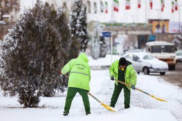 Llega la primera nieve invernal a Zanyan
