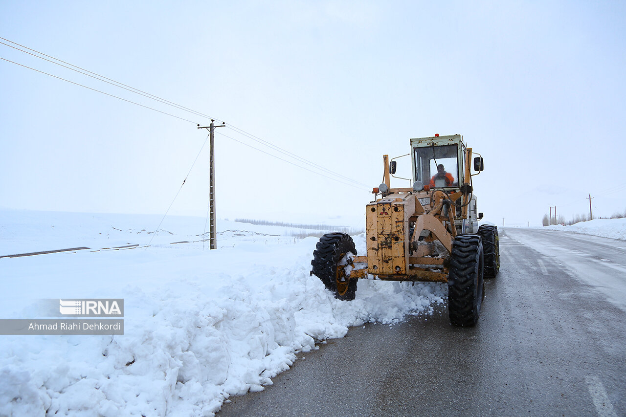 تداوم بارش ها در لرستان، رفع مشکل برق و راه دسترسی ۶۸۱ روستای برفگیر