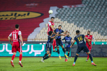 لیگ برتر فوتبال- پرسپولیس و پیکان