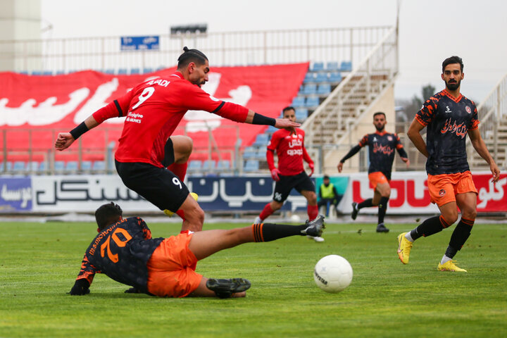 جنگ برای بقا در جدال با صدرنشینان؛ رویای آسیایی تراکتور و نفسهای آخر نفت در لیگ