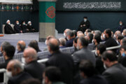 El Ayatolá Jamenei asiste a la ceremonia de luto por Hazrat Fátima (PB)
