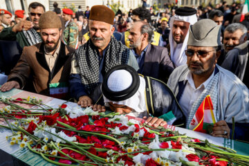 تشییع پیکر شهید گمنام در یادمان شهدای برق خوزستان