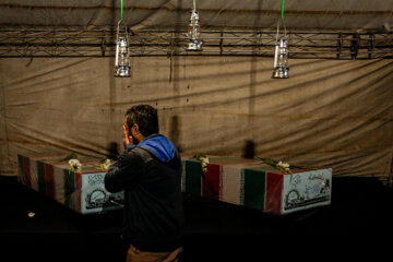 Iran: dernier adieu aux corps de 200 martyrs inconnus de la Défense Sacrée