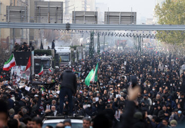 Funeral por 200 de los mártires de la Defensa Sagrada en Teherán
