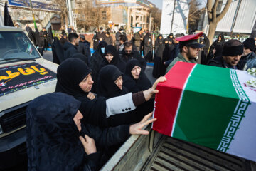 La ceremonia fúnebre por 6 de los mártires de la Defensa Sagrada en Tabriz 
