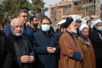 Cortège funèbre de masse pour six martyrs non identifiés à Ispahan 