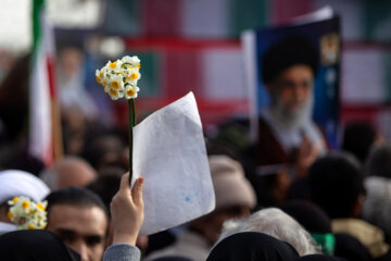 Funeral por 6 de los mártires de la Defensa Sagrada en Isfahán 
